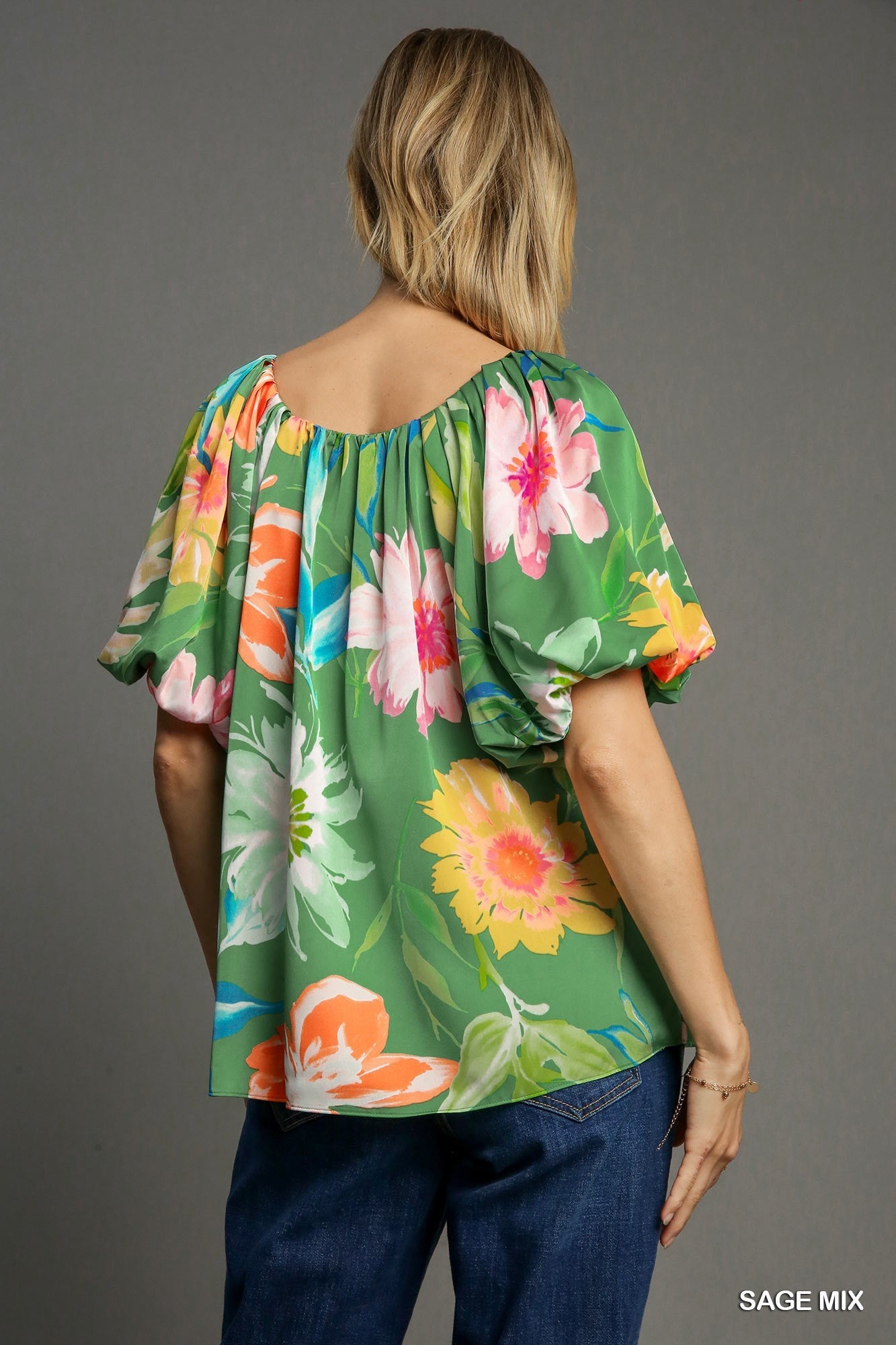 SHORT SLEEVE PLEAT NECKLINE TOP