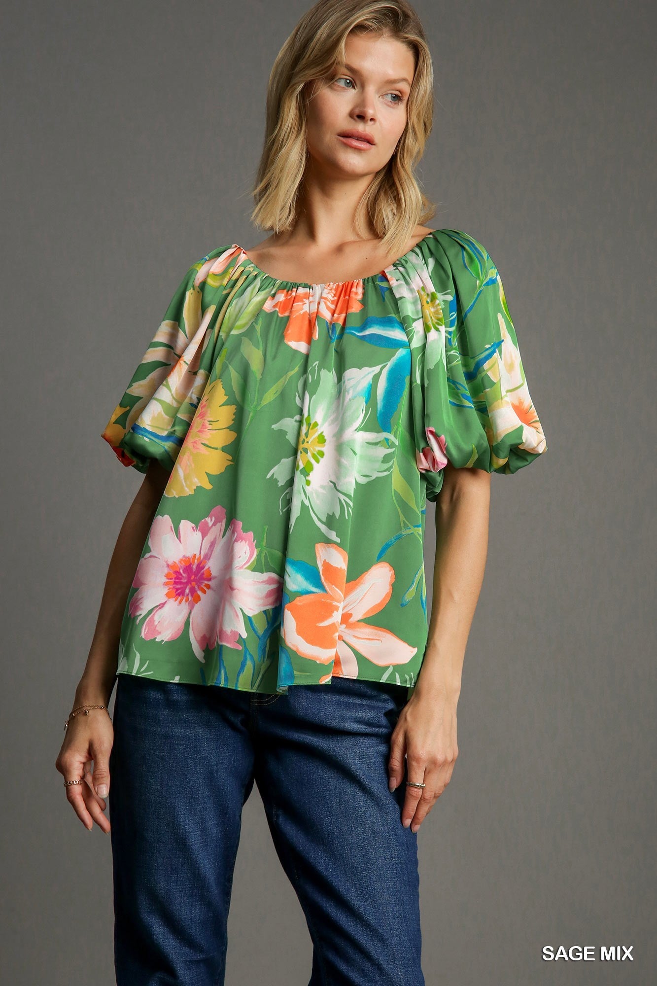 SHORT SLEEVE PLEAT NECKLINE TOP