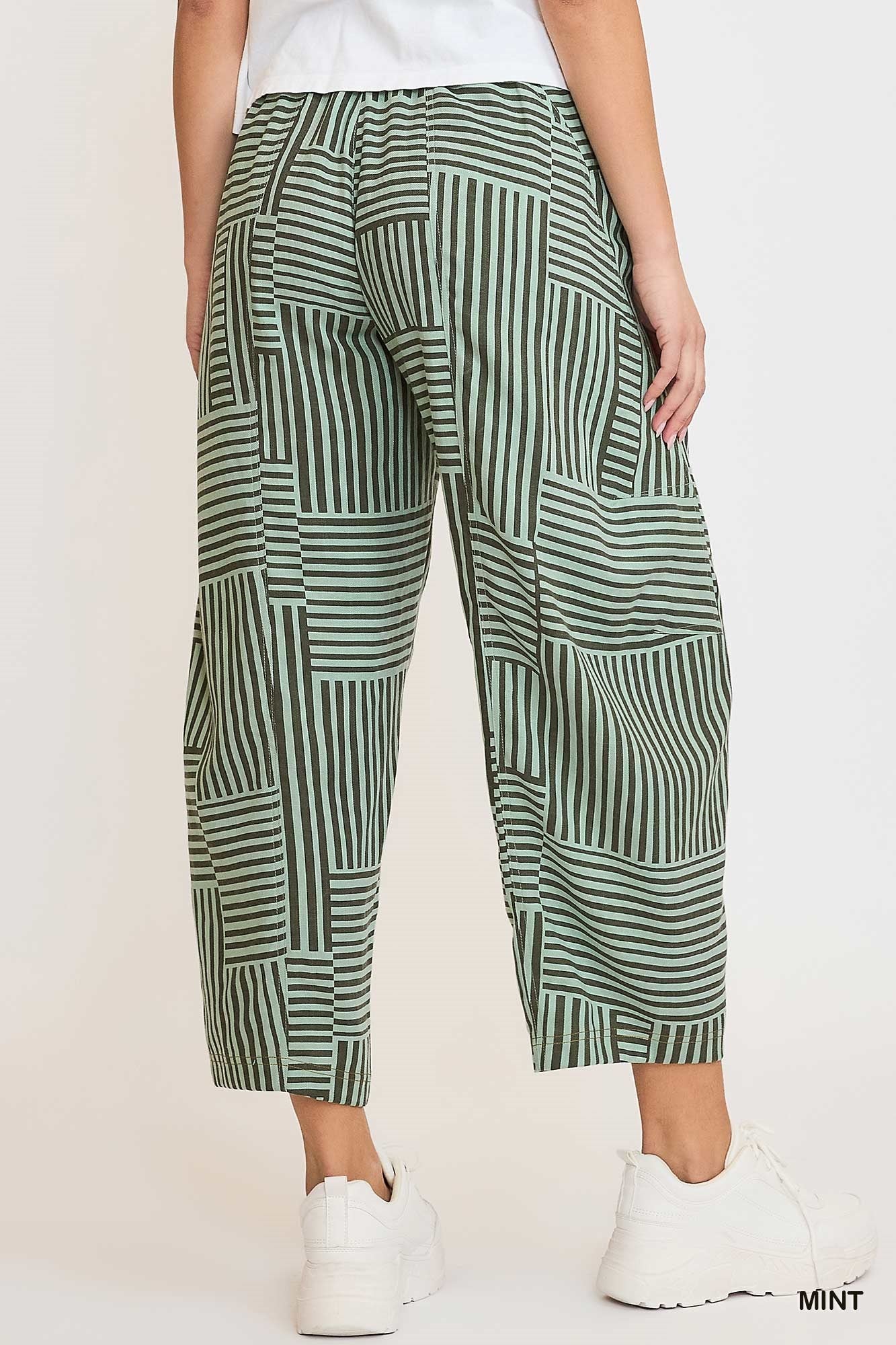 UMGEE WASHED BARREL FIT PANTS