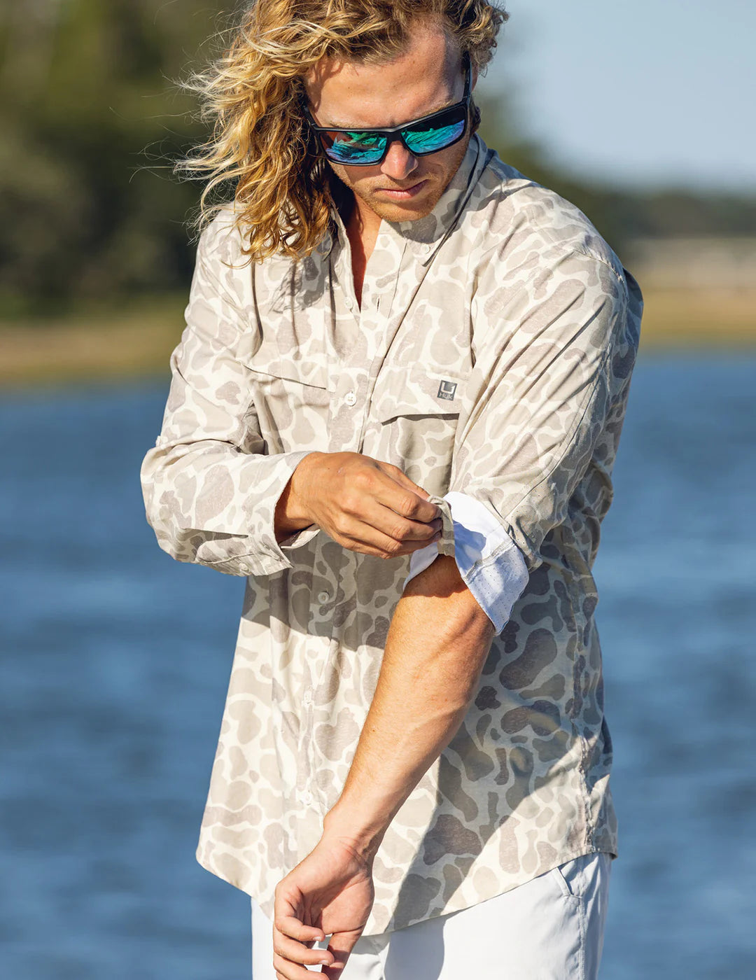 HUK TIDEPOINT LONG SLEEVE KC PRINT BUTTON UP SHIRT