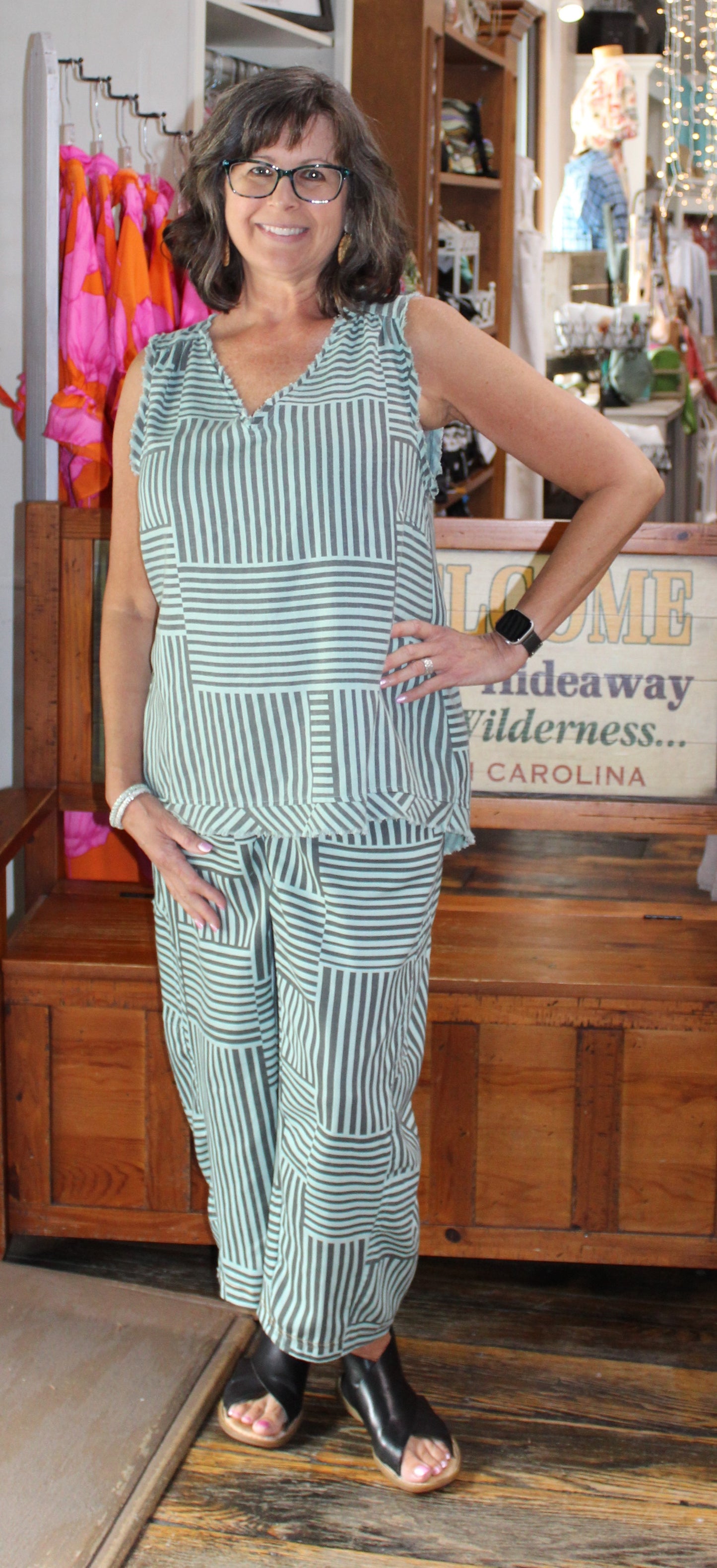 UMGEE WASHED SLEEVELESS FRAYED TOP
