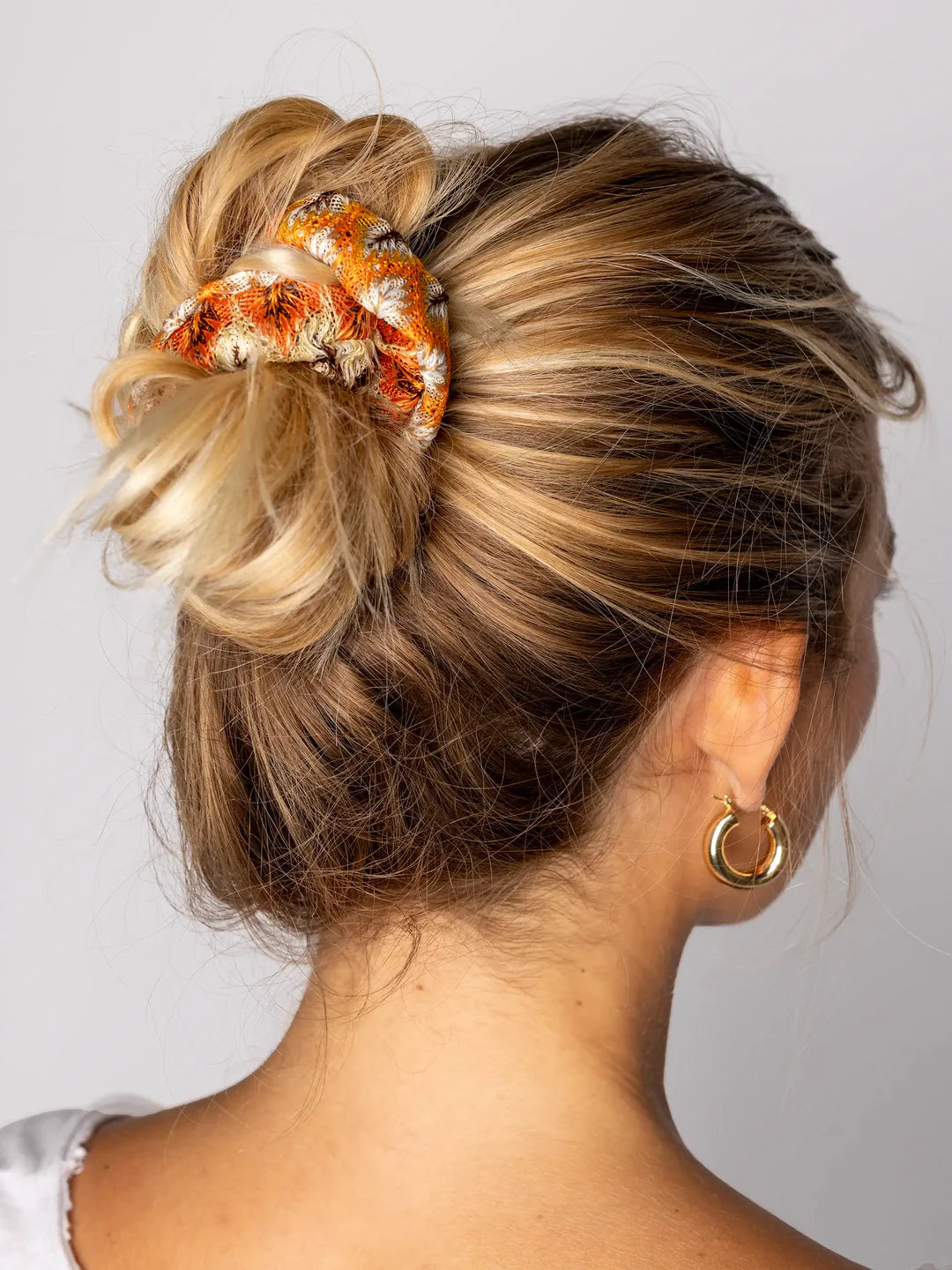 CROCHET SCRUNCHIE BURNT ORANGE