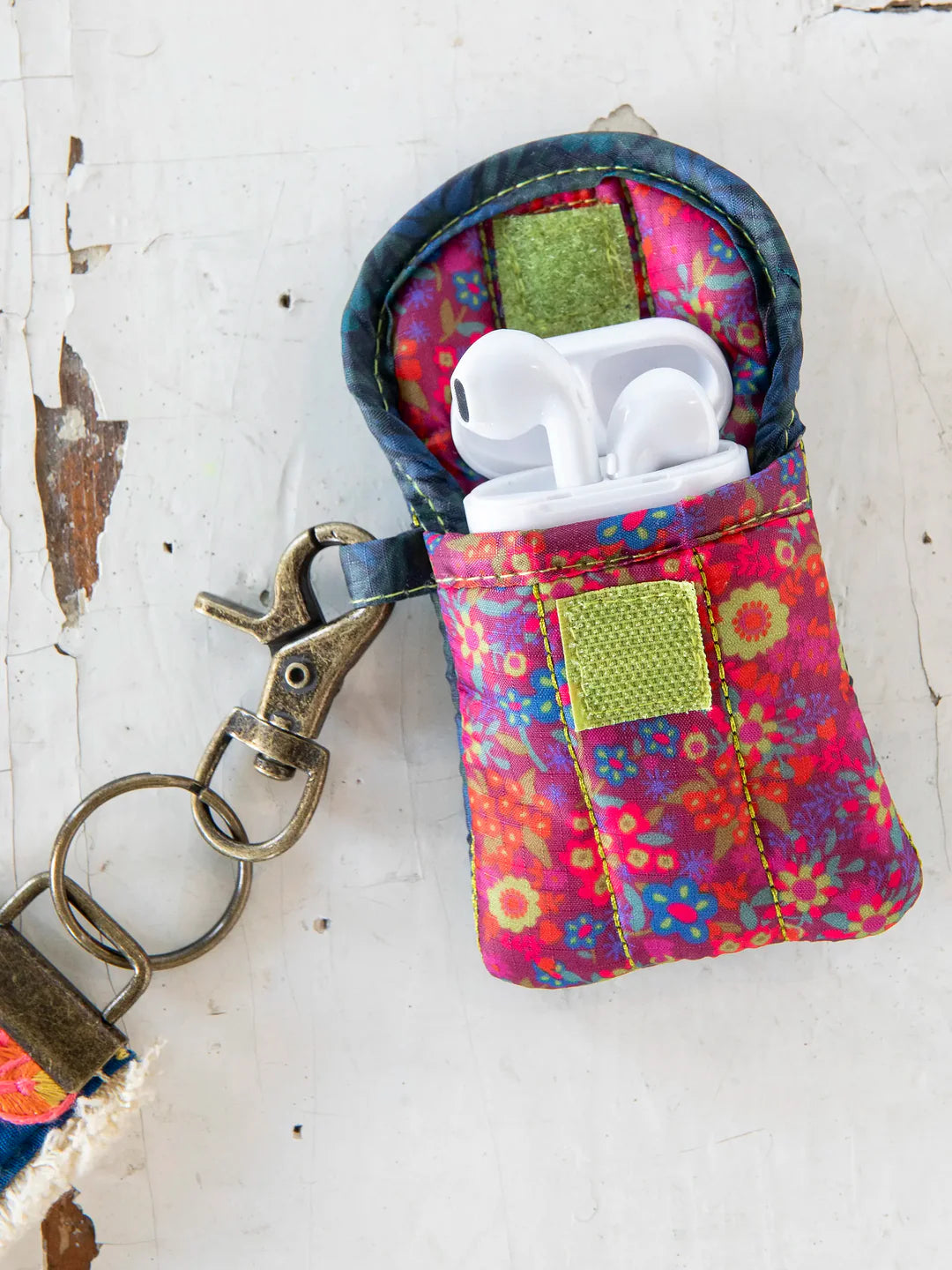 EAR BUD CASE MAUVE GARDEN FLORAL