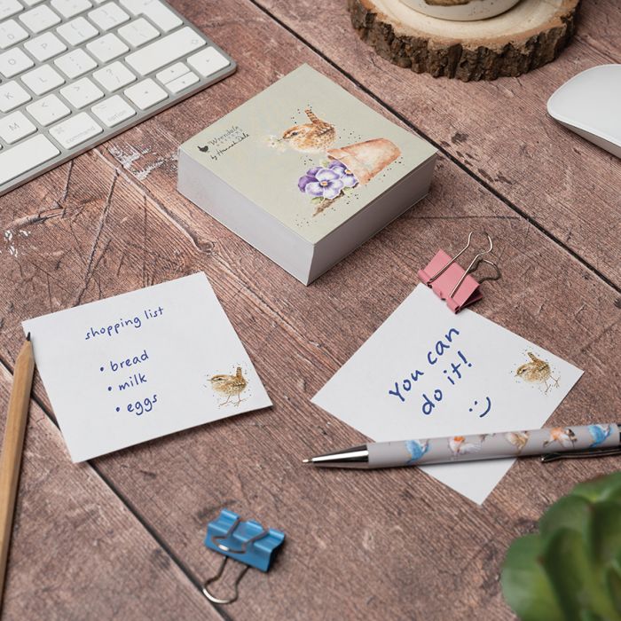 STICKY NOTES BIRD POTTERING ABOUT